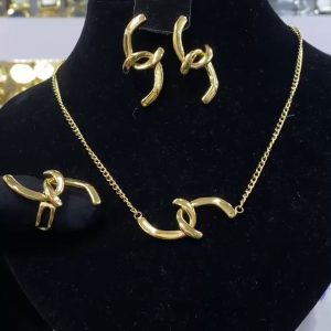 Non Tarnish 4 in 1 Steel Set