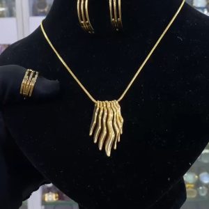 Non Tarnish 4 in 1 Steel Set