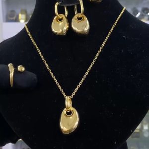 Non Tarnish 4 in 1 Steel Set